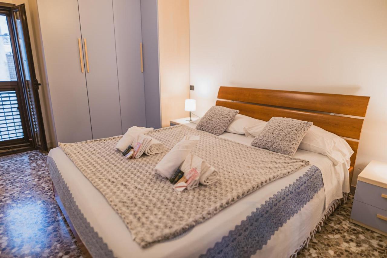 Villa Casa Vacanze Il Mare Tra I Tetti - Relaxing Terrace & Sea View Monopoli Exterior foto